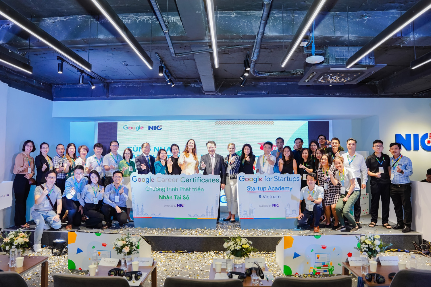 TẬP ĐO&Agrave;N GOOGLE V&Agrave; TRUNG T&Acirc;M ĐỔI MỚI S&Aacute;NG TẠO QUỐC GIA (NIC) HỖ TRỢ Đ&Agrave;O TẠO VỀ THƯƠNG MẠI ĐIỆN TỬ V&Agrave; HỆ THỐNG TH&Ocirc;NG TIN QUẢN L&Yacute; CHO HƠN 300 SINH VI&Ecirc;N CỦA TRƯỜNG ĐẠI HỌC THƯƠNG MẠI