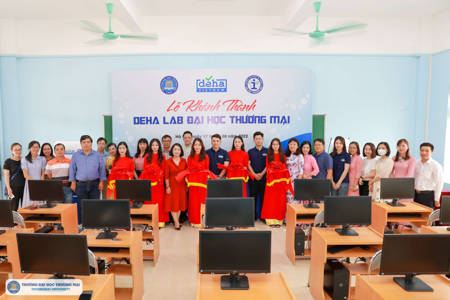 LỄ KH&Agrave;NH TH&Agrave;NH PH&Ograve;NG LAB ĐƯỢC T&Agrave;I TRỢ BỞI C&Ocirc;NG TY CỔ PHẦN DEHA VIỆT NAM