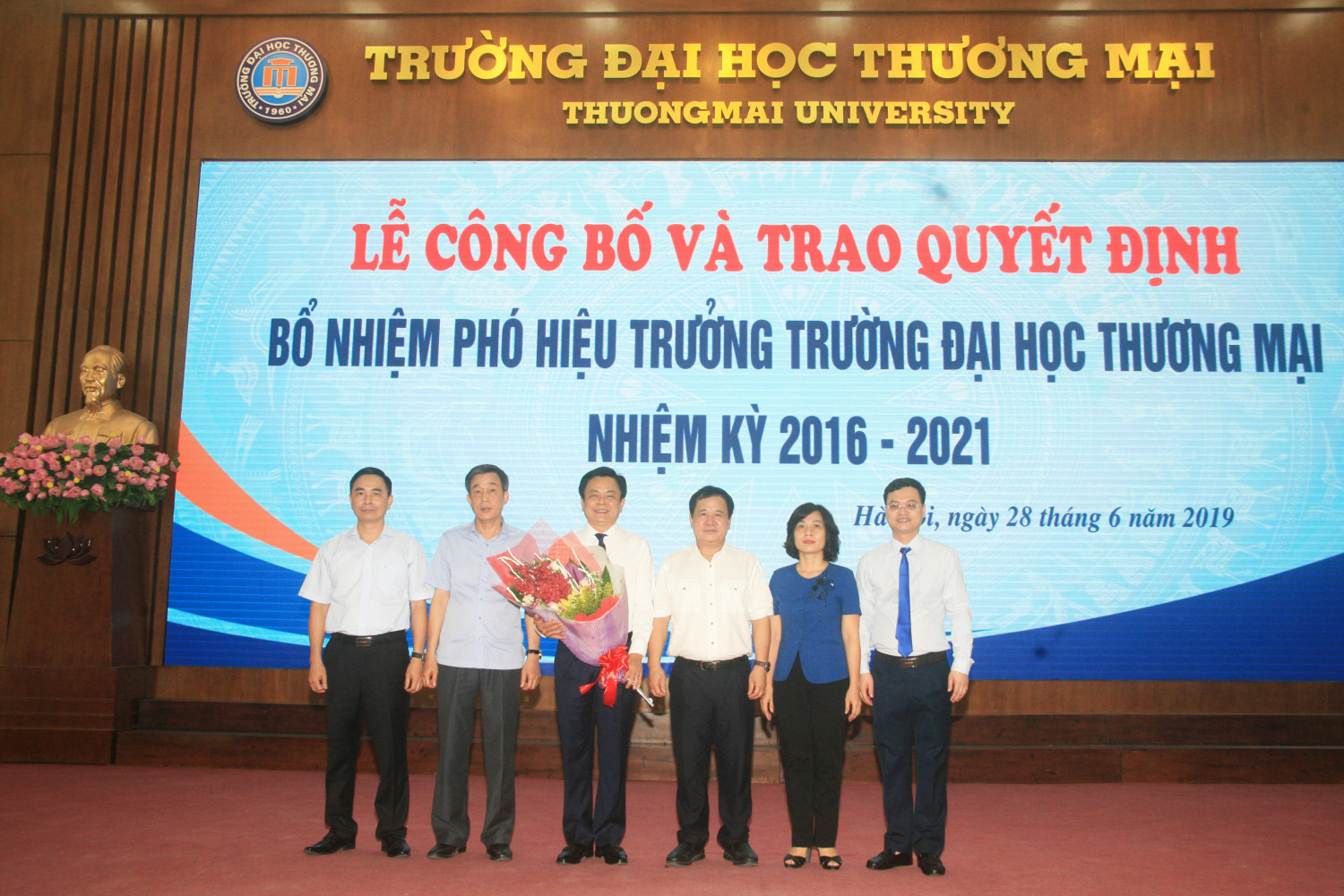 Lễ công bố và trao quyết định bổ nhiệm chức vụ Phó Hiệu trưởng Trường Đại học Thương mại nhiệm kỳ 2016-2021